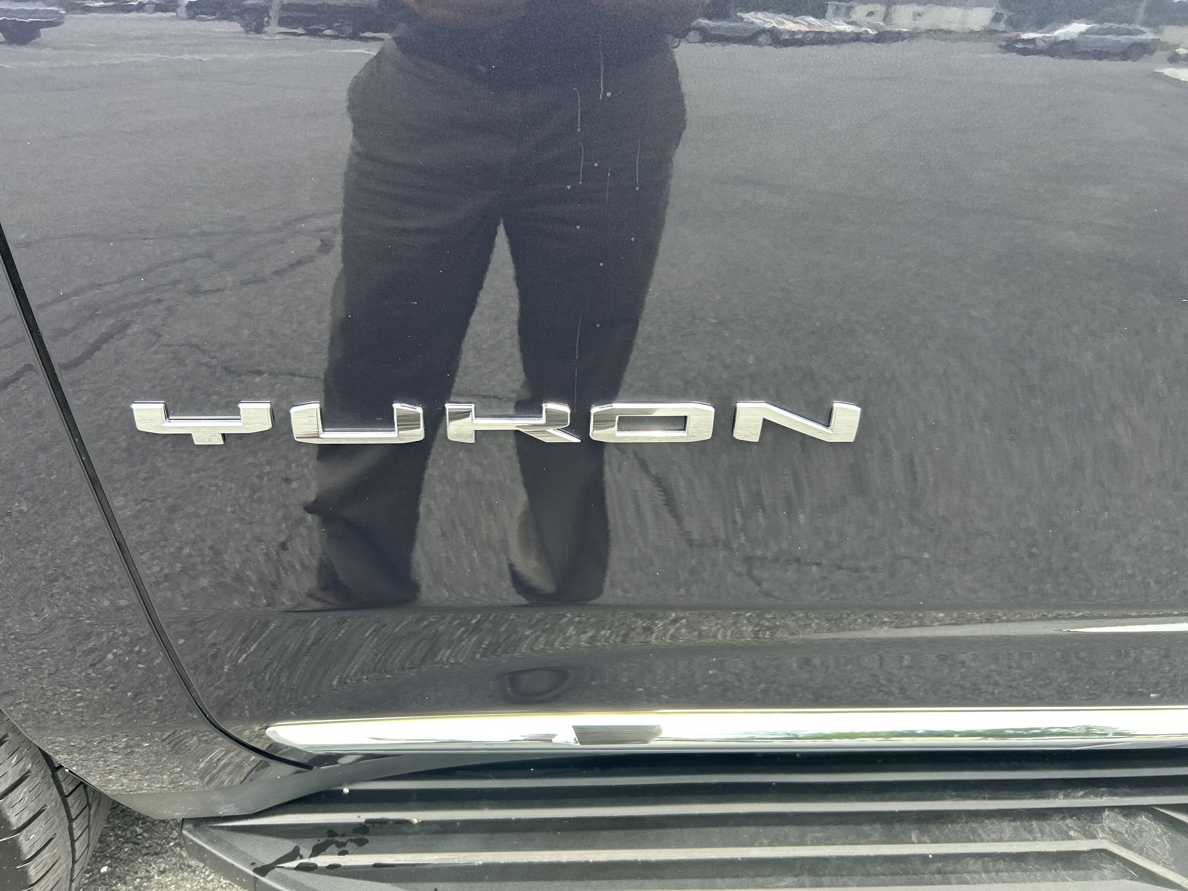 Certified 2024 GMC Yukon SLT w/ SLT Luxury Package AWD/4WD image 4