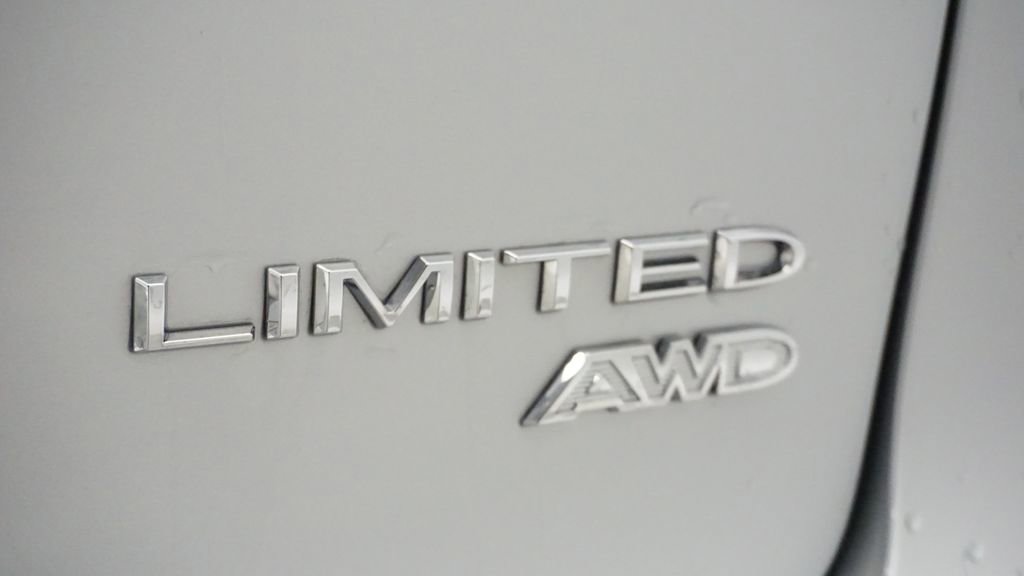 Used 2024 Chrysler Pacifica Limited image 12