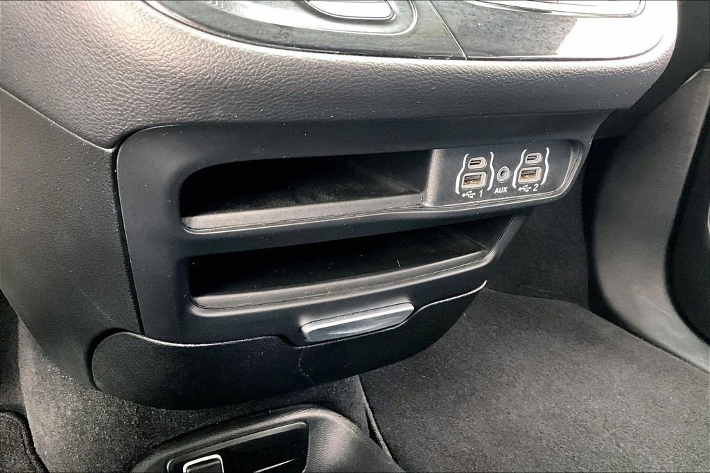 Used 2025 Chrysler Pacifica Select image 33
