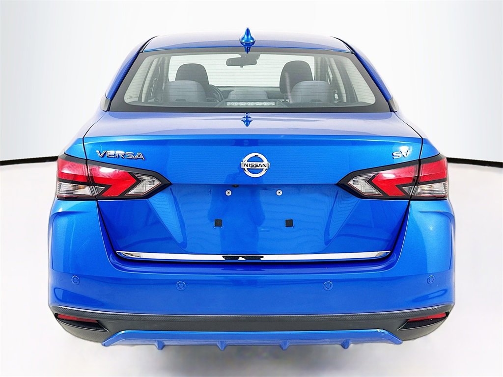 Used 2021 Nissan Versa SV image 3