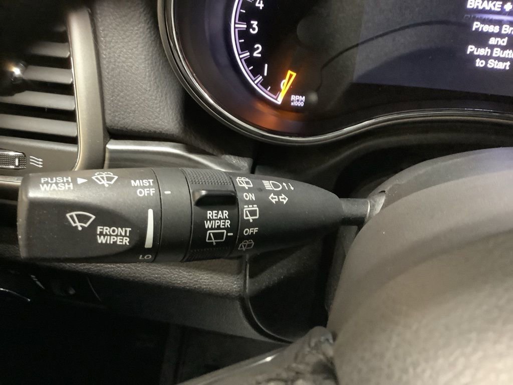 Certified 2020 Jeep Grand Cherokee Altitude AWD/4WD image 29