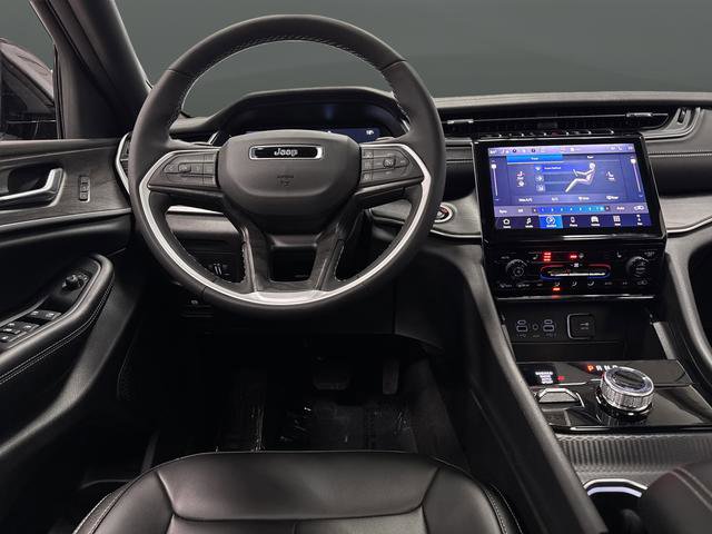 Used 2025 Jeep Grand Cherokee L Limited w/ Black Appearance Package image 5