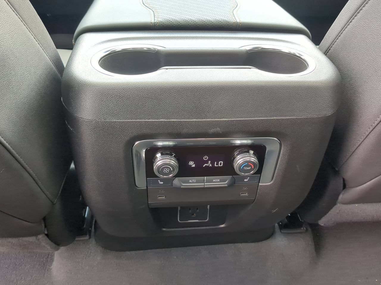 Used 2025 GMC Yukon AT4 w/ AT4 Premium Package AWD/4WD image 22