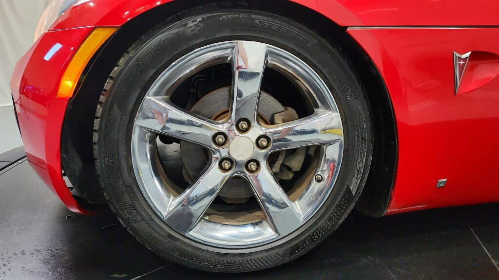 Used 2008 Pontiac Solstice GXP w/ Premium Package RWD image 23