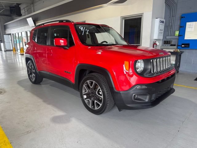 Used 2017 Jeep Renegade Latitude FWD image 3