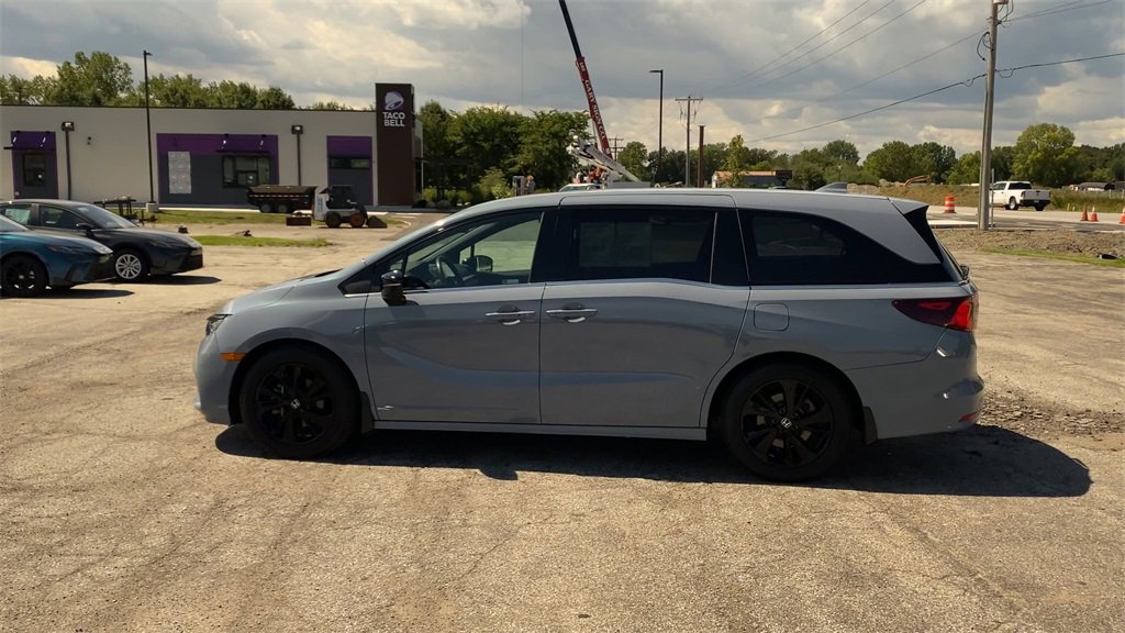 Used 2023 Honda Odyssey Sport image 5