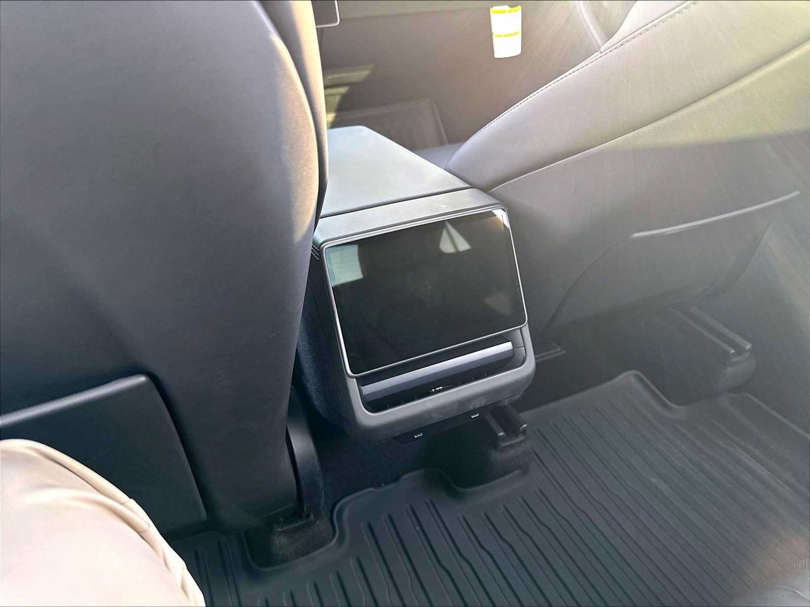Used 2026 Tesla Model Y AWD image 31