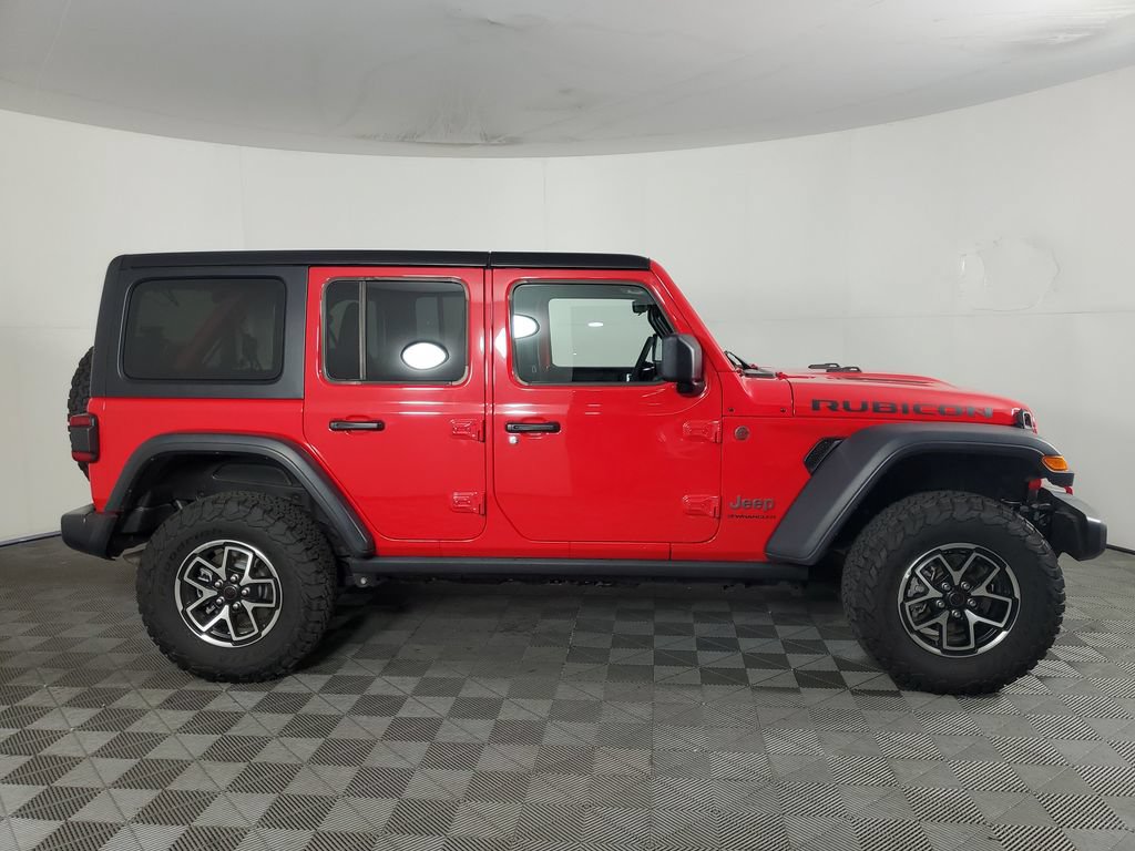 Used 2025 Jeep Wrangler Unlimited Rubicon AWD/4WD image 3