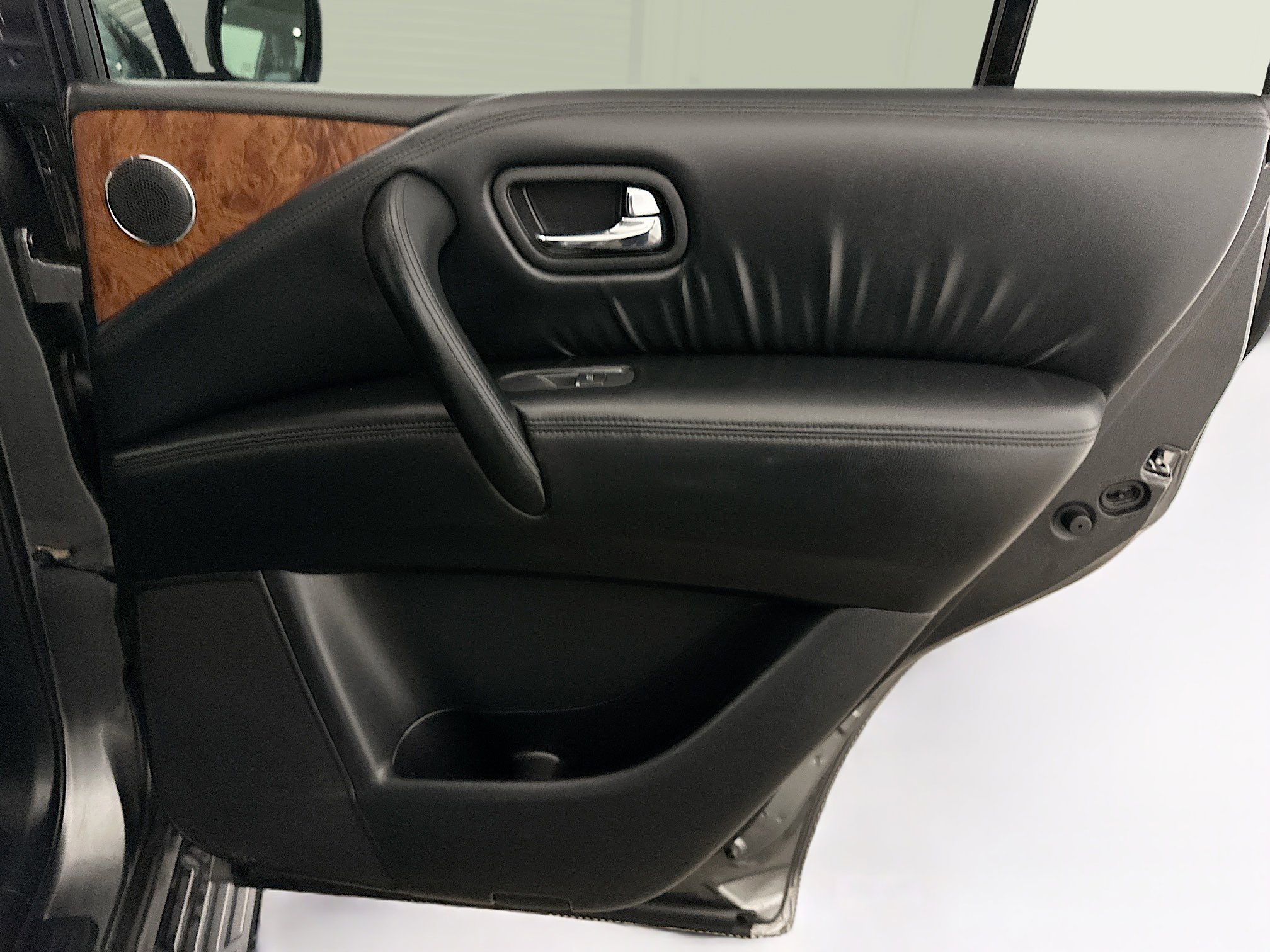 Used 2024 Nissan Armada SL image 34