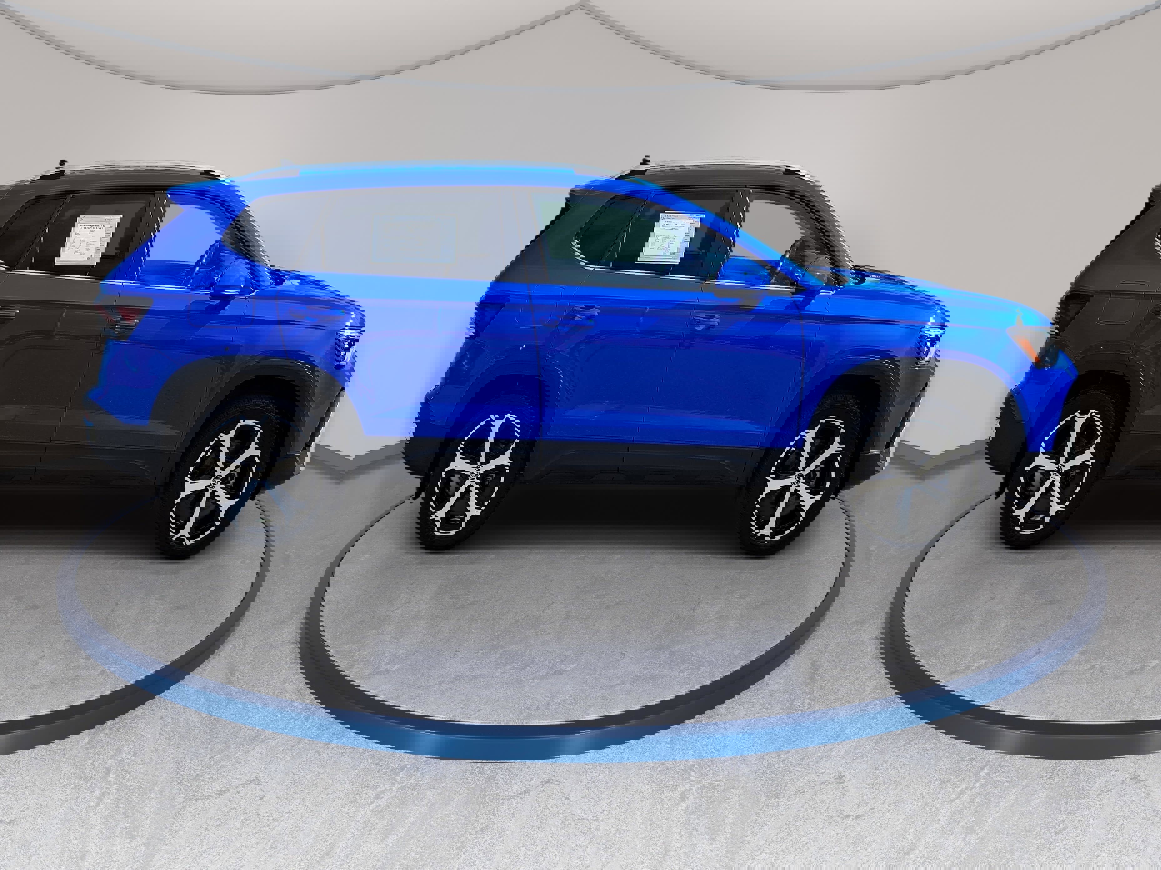 Certified 2025 Volkswagen Taos SEL AWD/4WD image 4