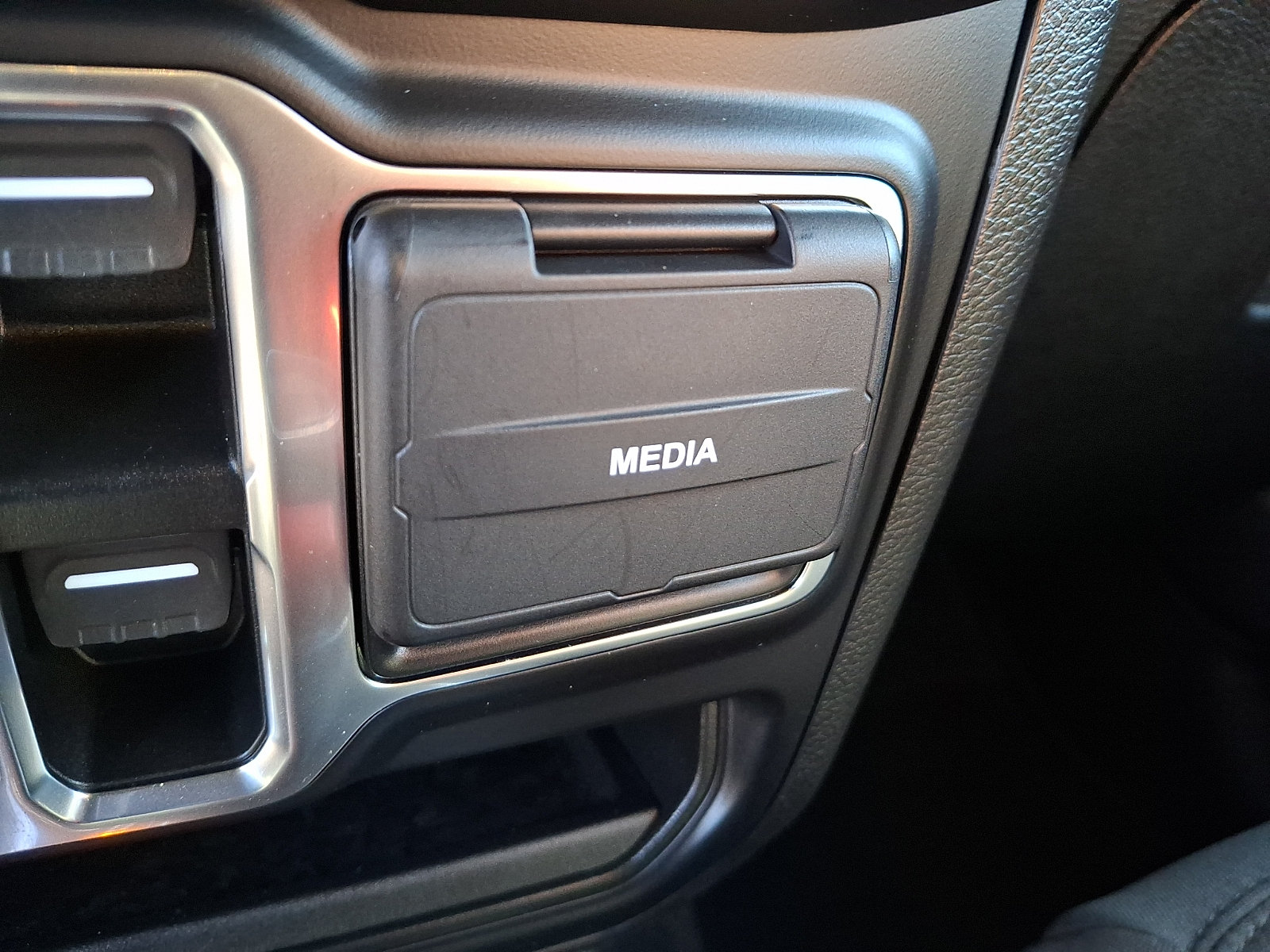 Used 2021 Jeep Wrangler 4WD Unlimited Sport image 24