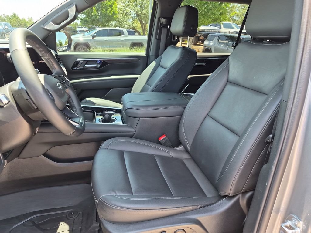 Used 2025 Chevrolet Suburban Z71 w/ Comfort Package AWD/4WD image 19