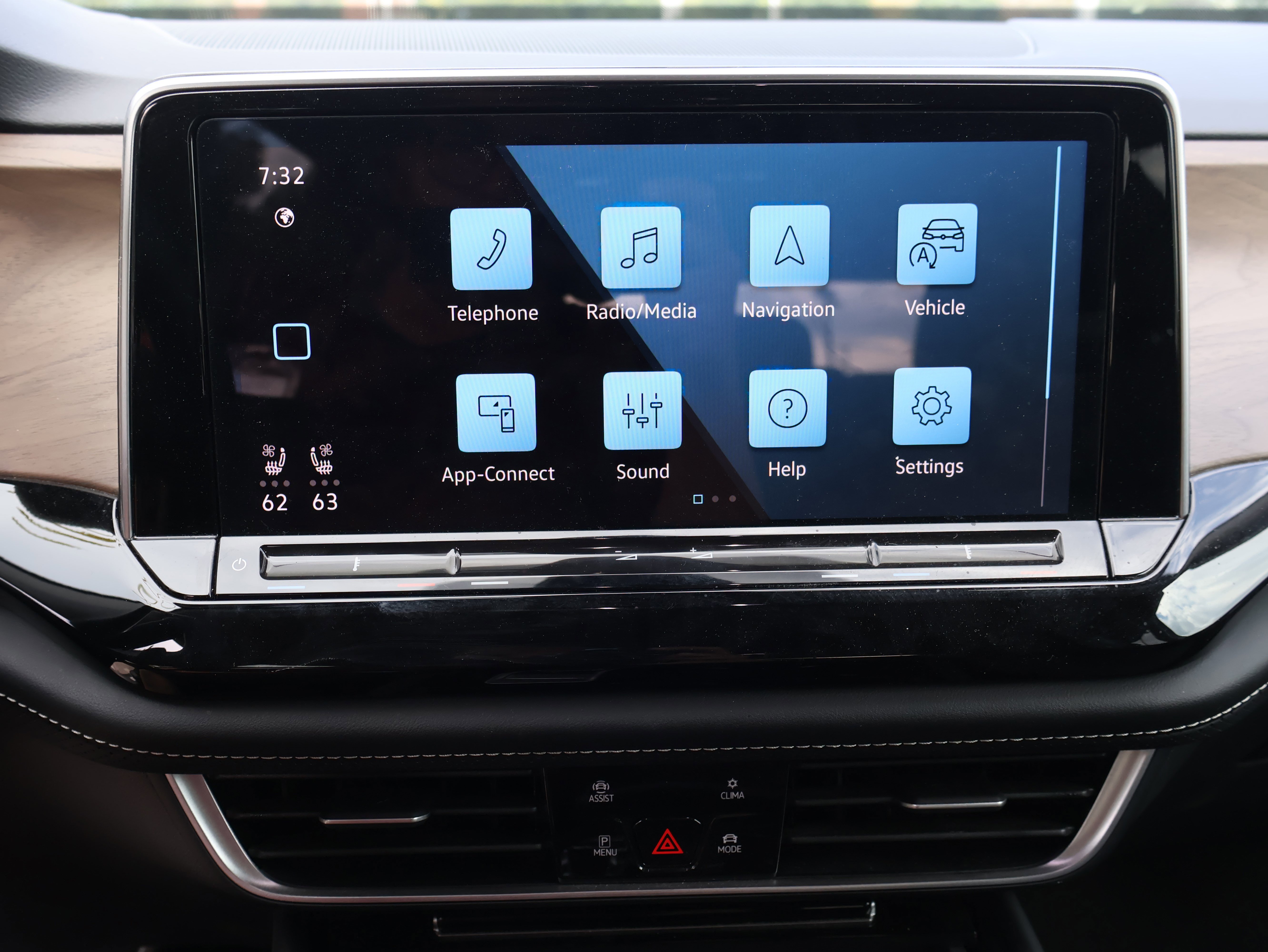 Used 2024 Volkswagen Atlas SE image 35