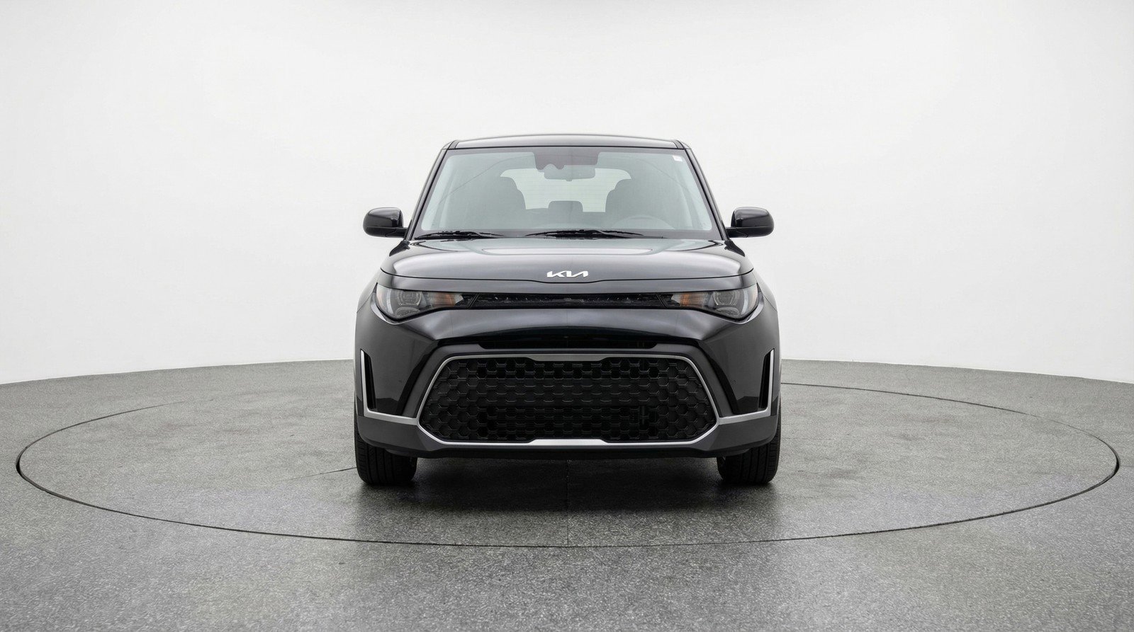 Used 2025 Kia Soul LX w/ LX Technology Package FWD image 2
