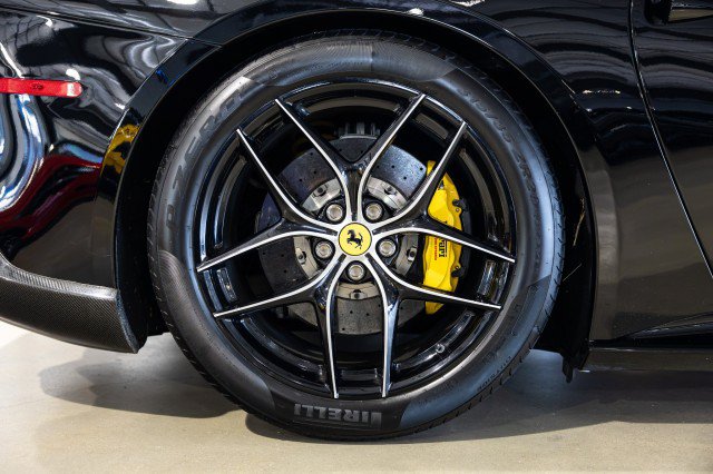 Used 2015 Ferrari F12 Berlinetta RWD image 25