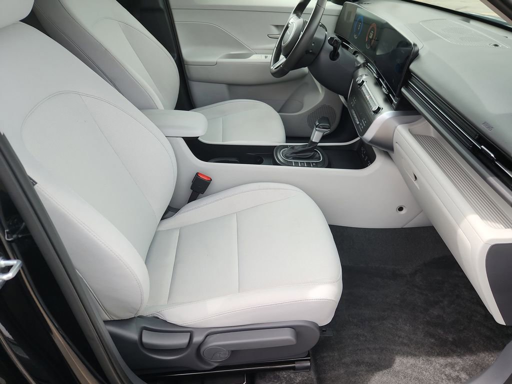 Used 2025 Hyundai Kona SEL AWD/4WD image 15