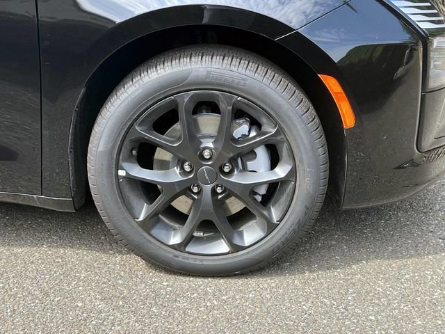 New 2027 Chrysler Pacifica Limited AWD/4WD image 3