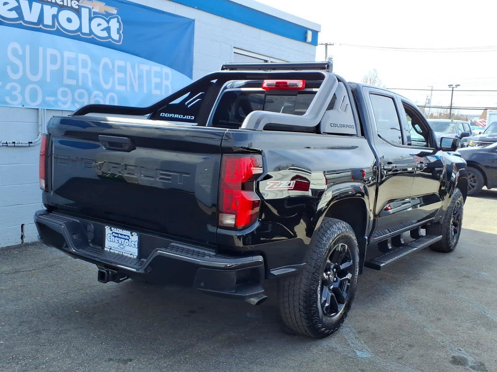 Certified 2025 Chevrolet Colorado Z71 w/ Midnight Edition AWD/4WD image 6