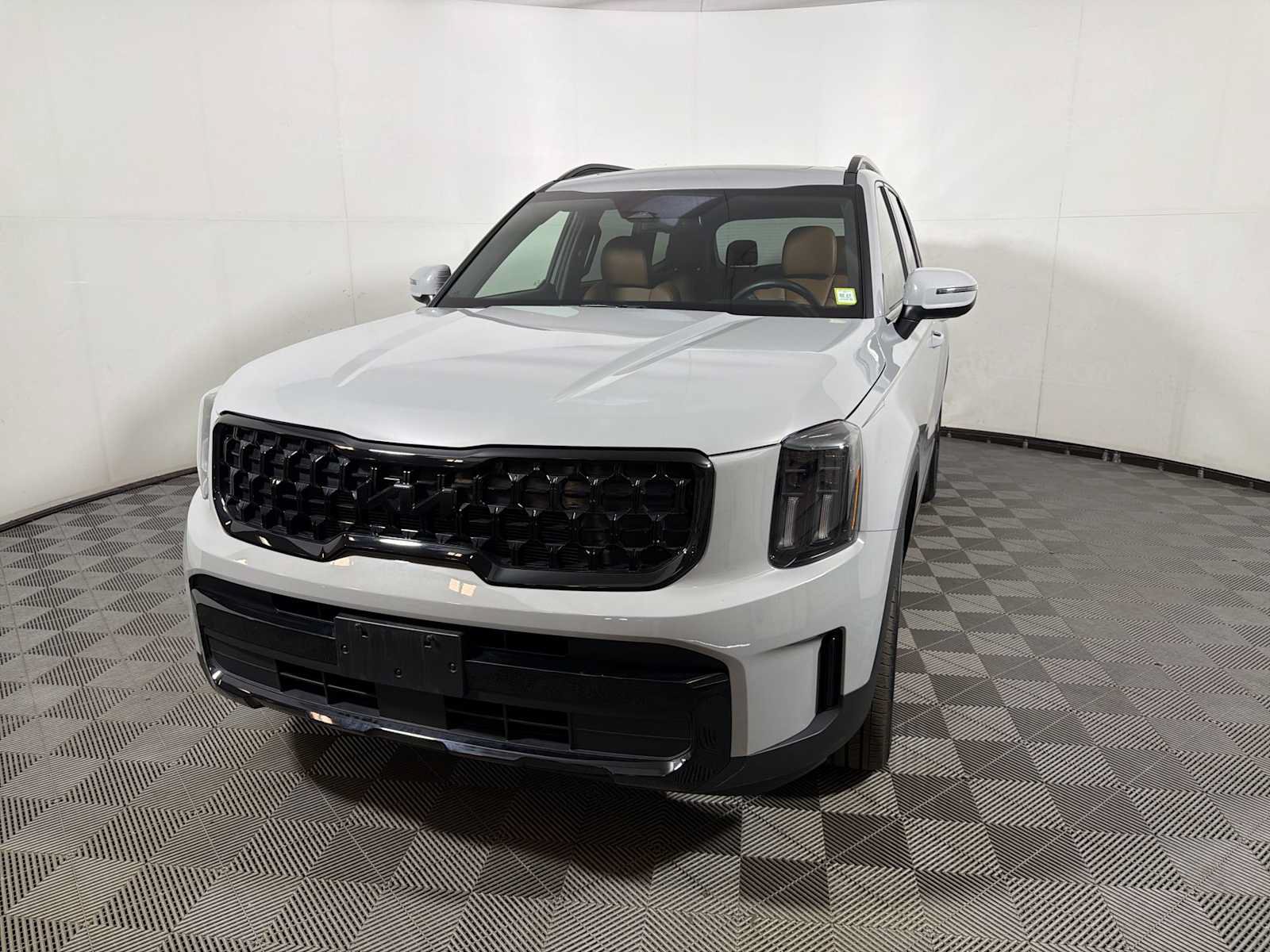 Used 2025 Kia Telluride EX X-Line AWD/4WD image 3