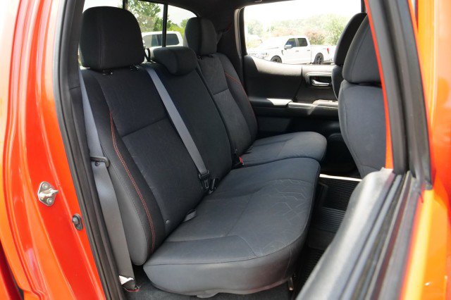 Used 2017 Toyota Tacoma TRD Sport w/ Premium & Technology Package AWD/4WD image 33