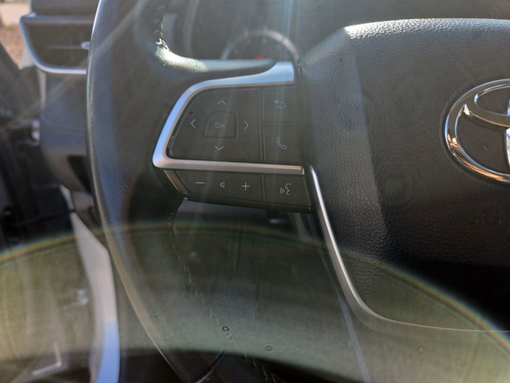 Used 2024 Toyota Highlander LE image 37