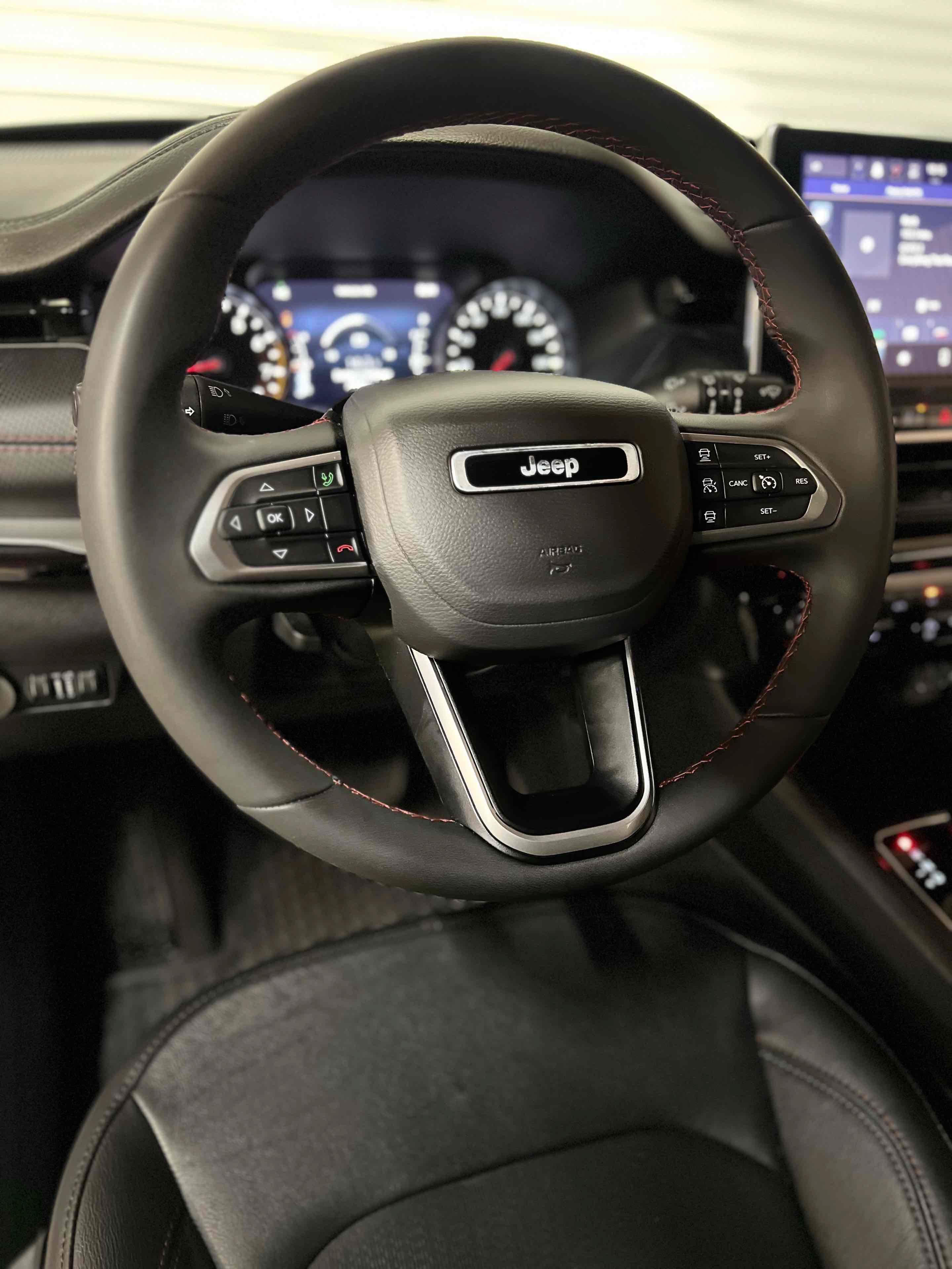 Used 2025 Jeep Compass Trailhawk AWD/4WD image 33