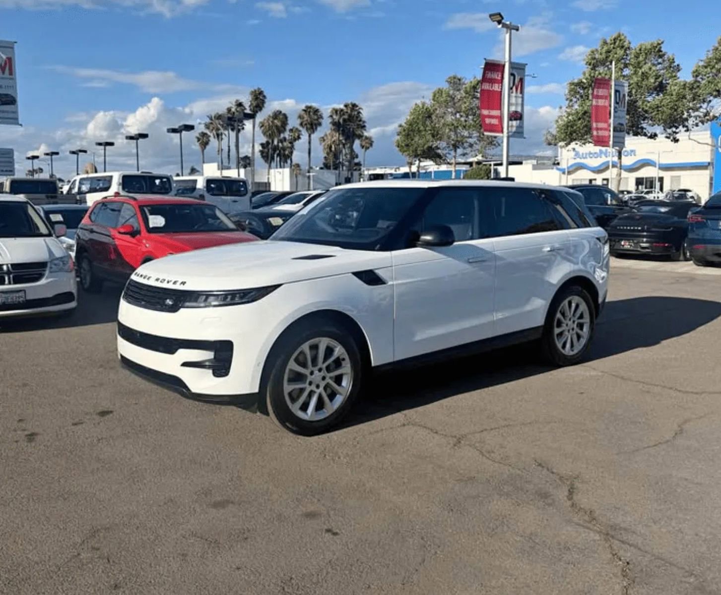 Used 2025 Land Rover Range Rover Sport SE AWD/4WD image 5