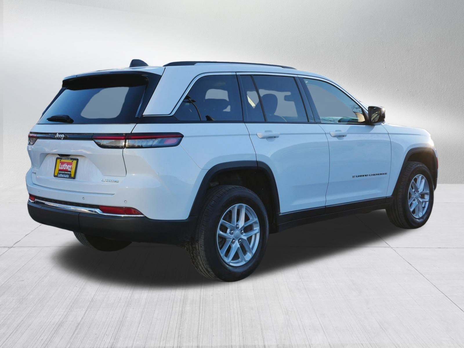 Used 2023 Jeep Grand Cherokee Laredo w/ Luxury Tech Group I image 7