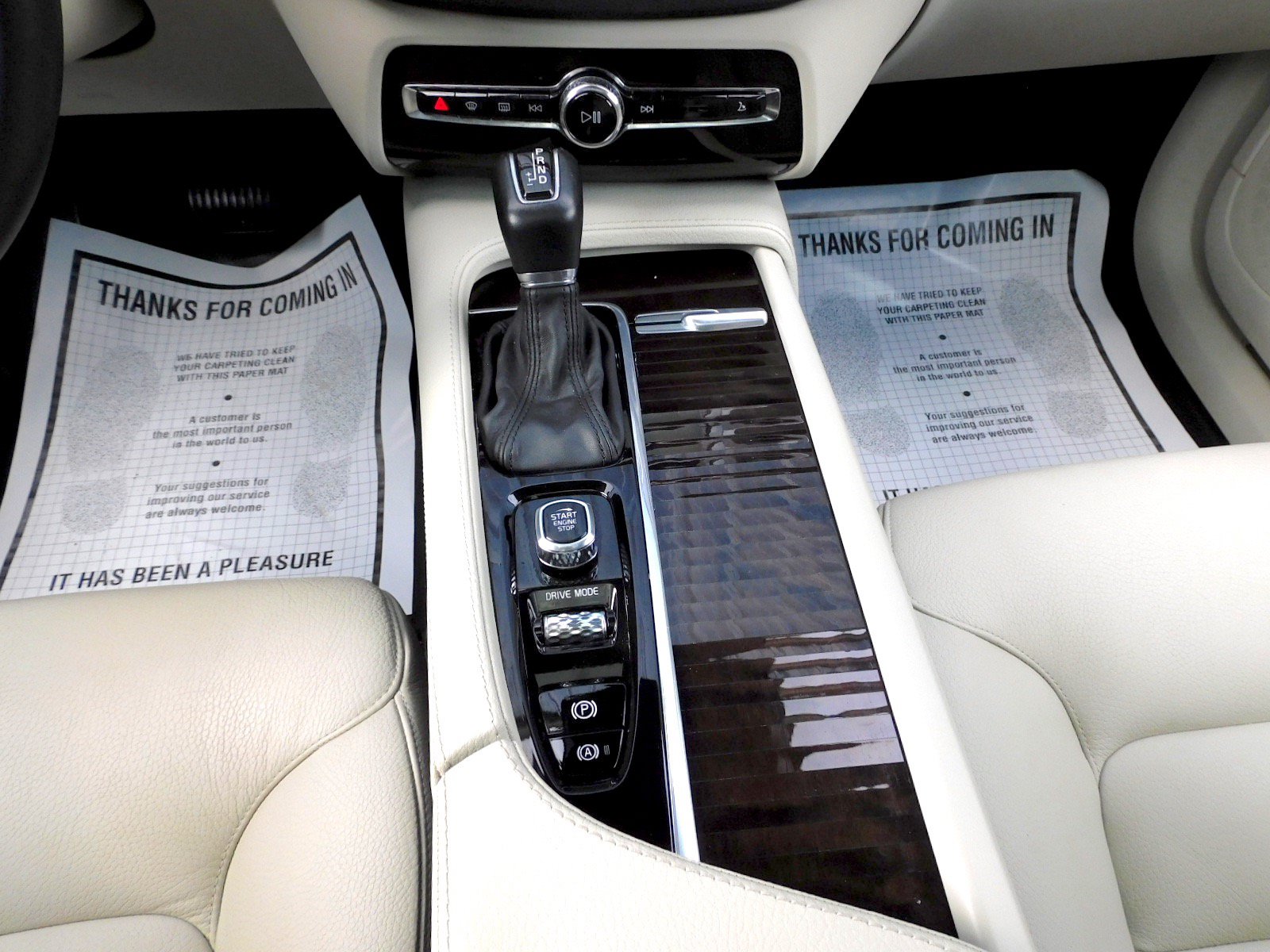 Used 2019 Volvo XC90 T6 Momentum w/ Advanced Package AWD/4WD image 12
