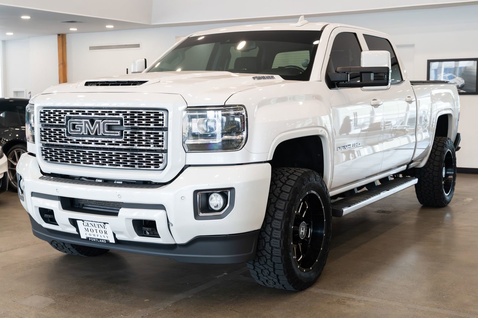 Used 2018 GMC Sierra 2500 Denali w/ Duramax Plus Package image 1