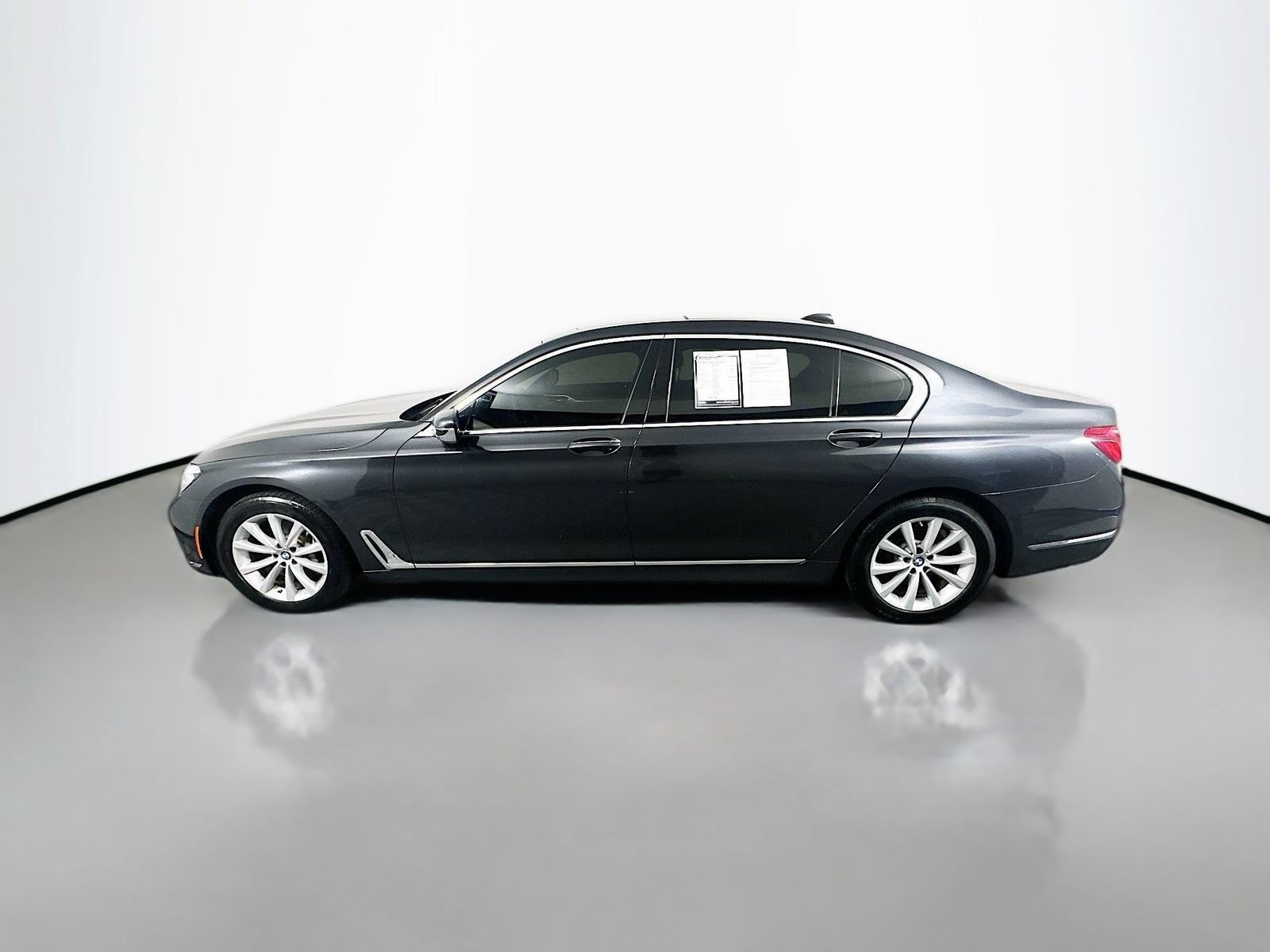 Used 2019 BMW 740i xDrive AWD/4WD image 4