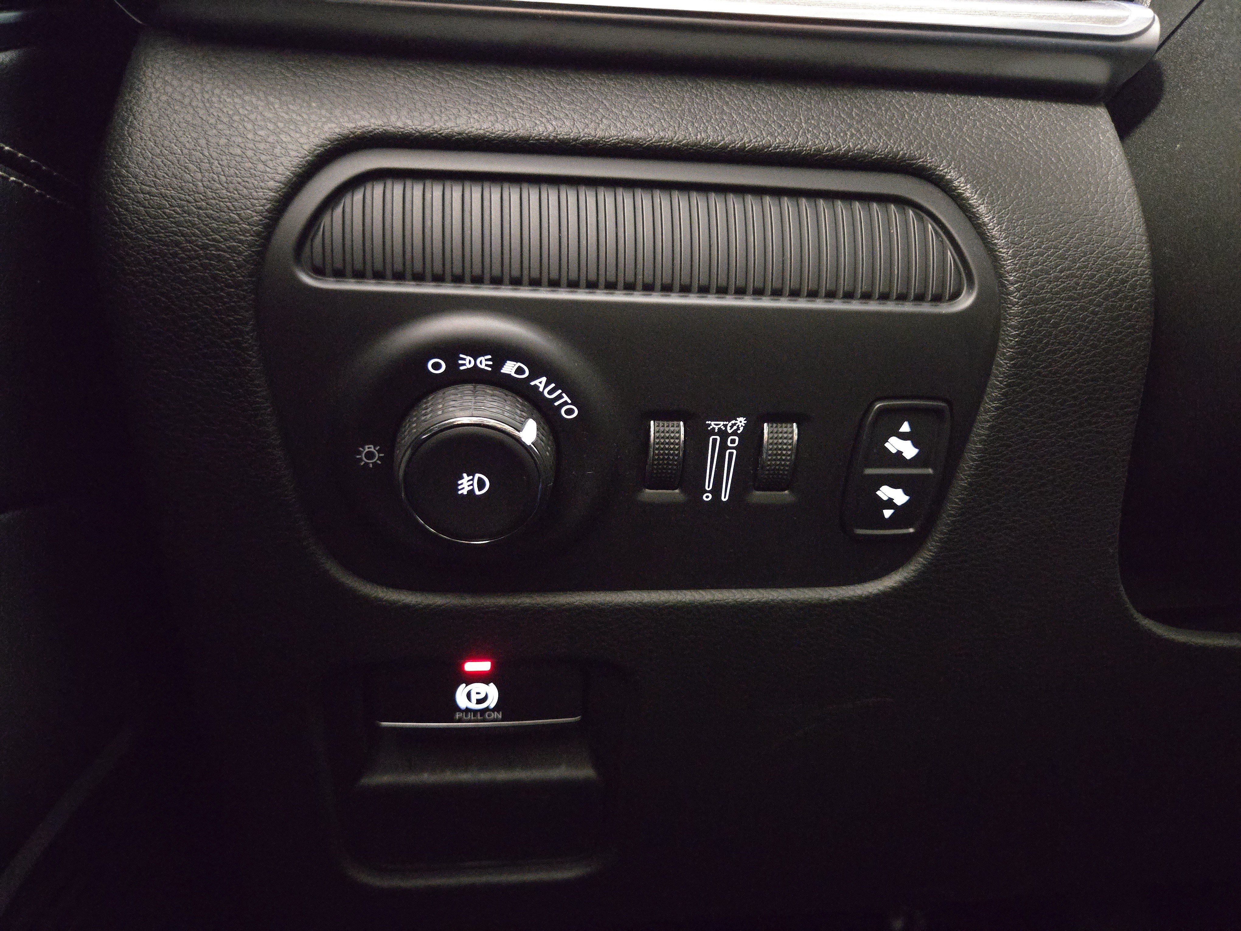 Used 2023 Jeep Wagoneer Series II AWD/4WD image 32