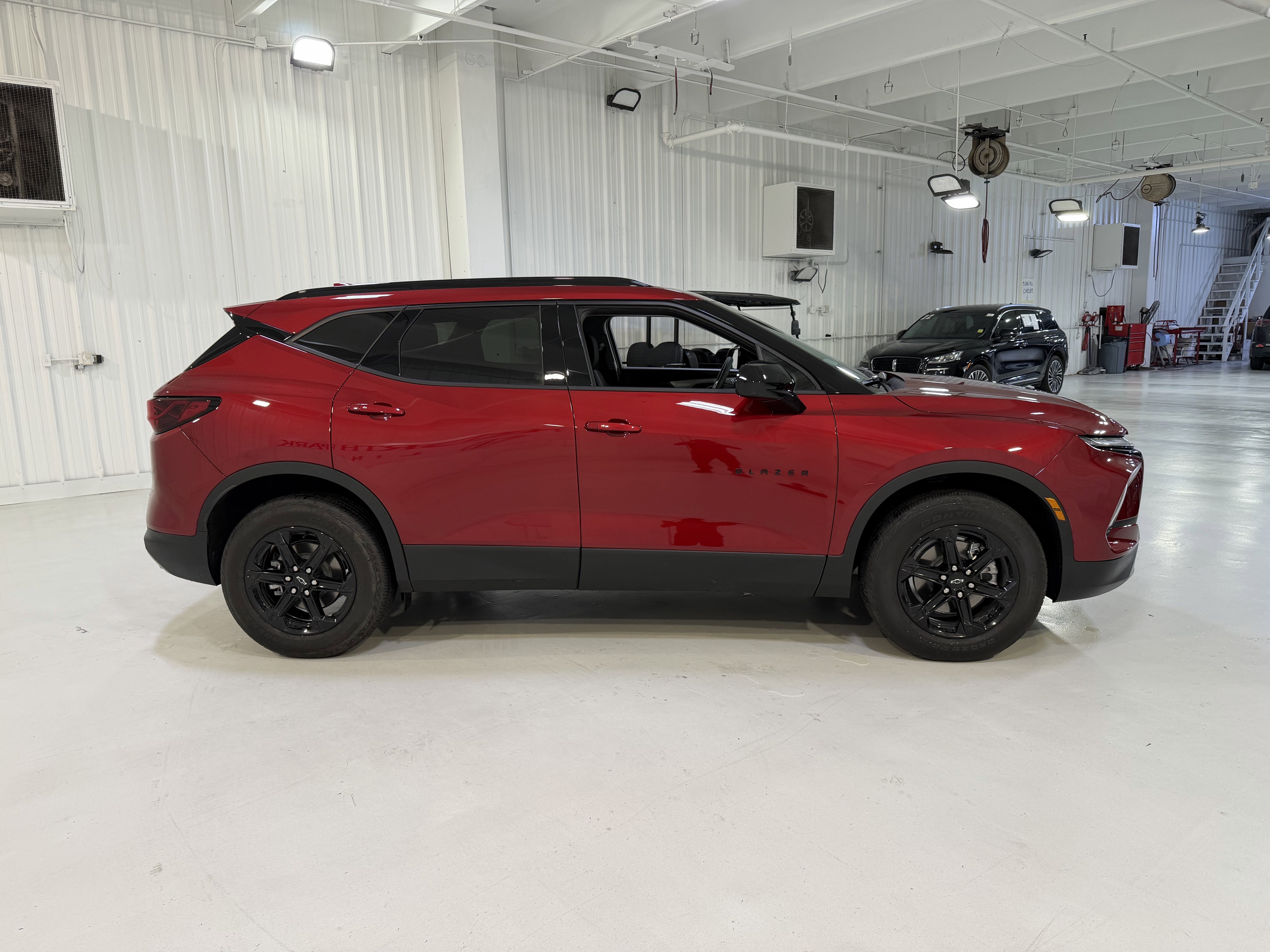 Used 2026 Chevrolet Blazer LT w/ Convenience Package FWD image 6