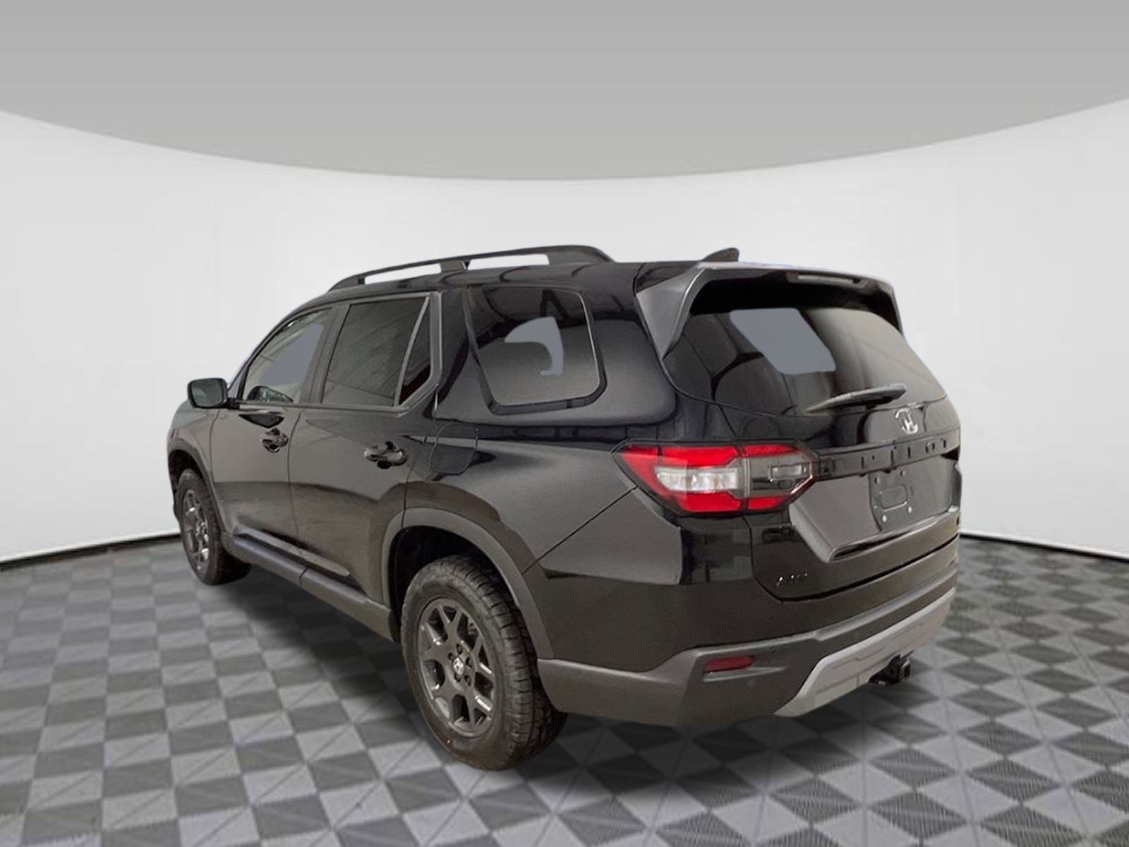 New 2025 Honda Pilot TrailSport image 3