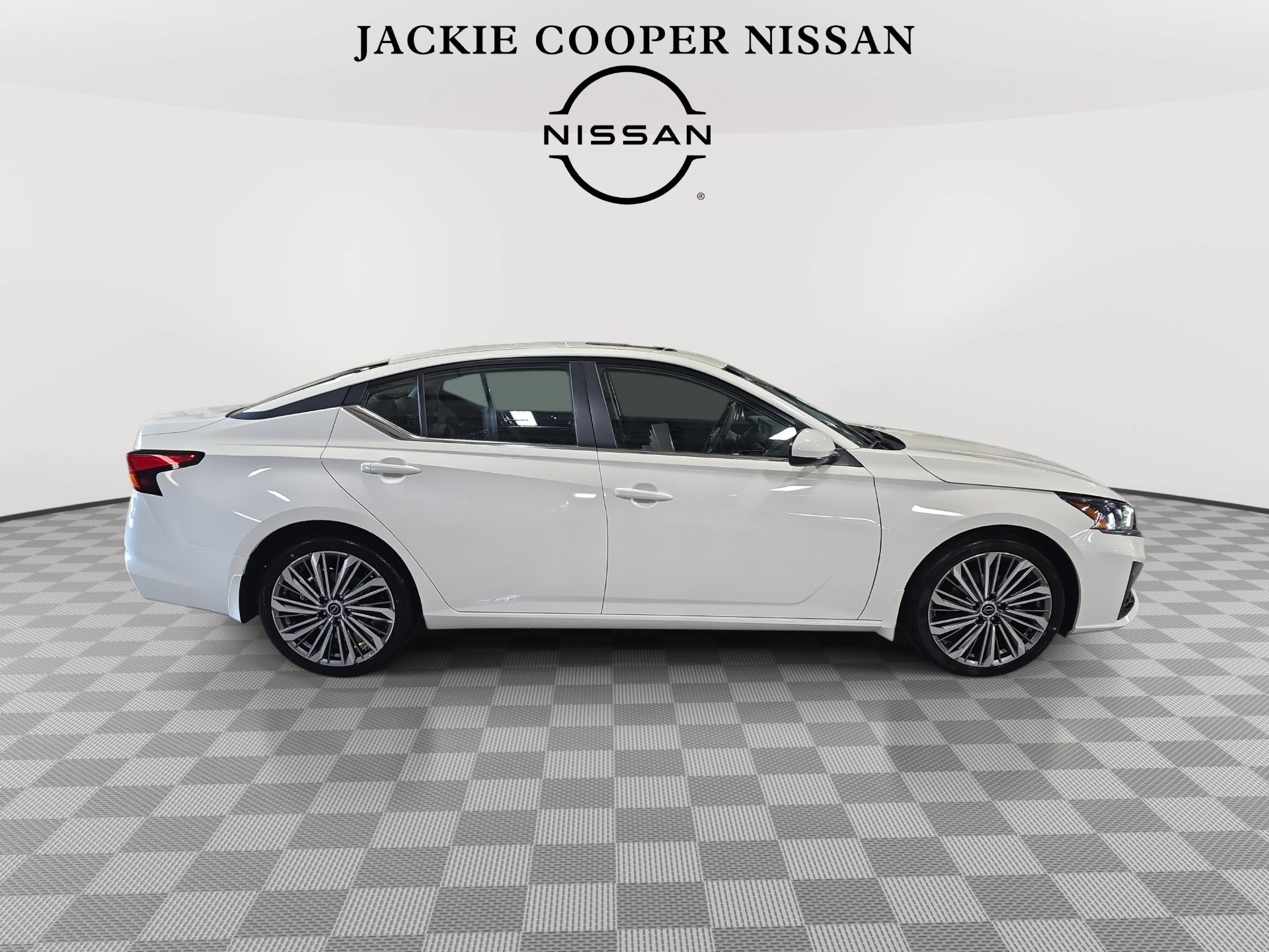 New 2027 Nissan Altima 2.5 SV FWD image 4