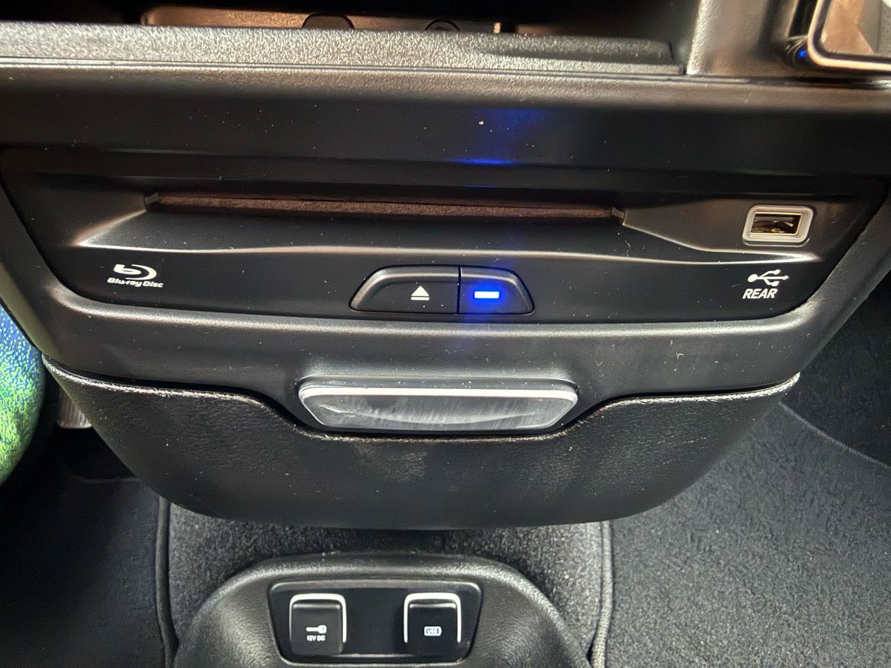 Used 2019 Chrysler Pacifica Touring-L FWD image 28