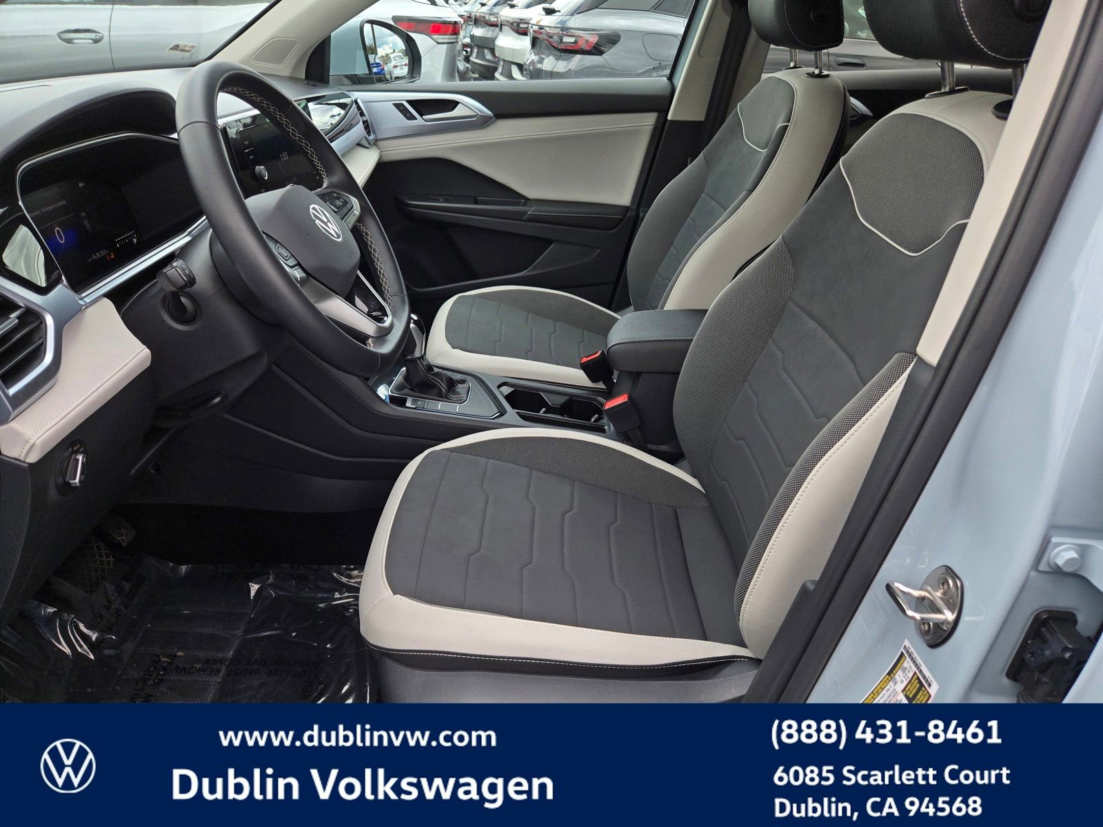 Used 2025 Volkswagen Taos SE FWD image 16