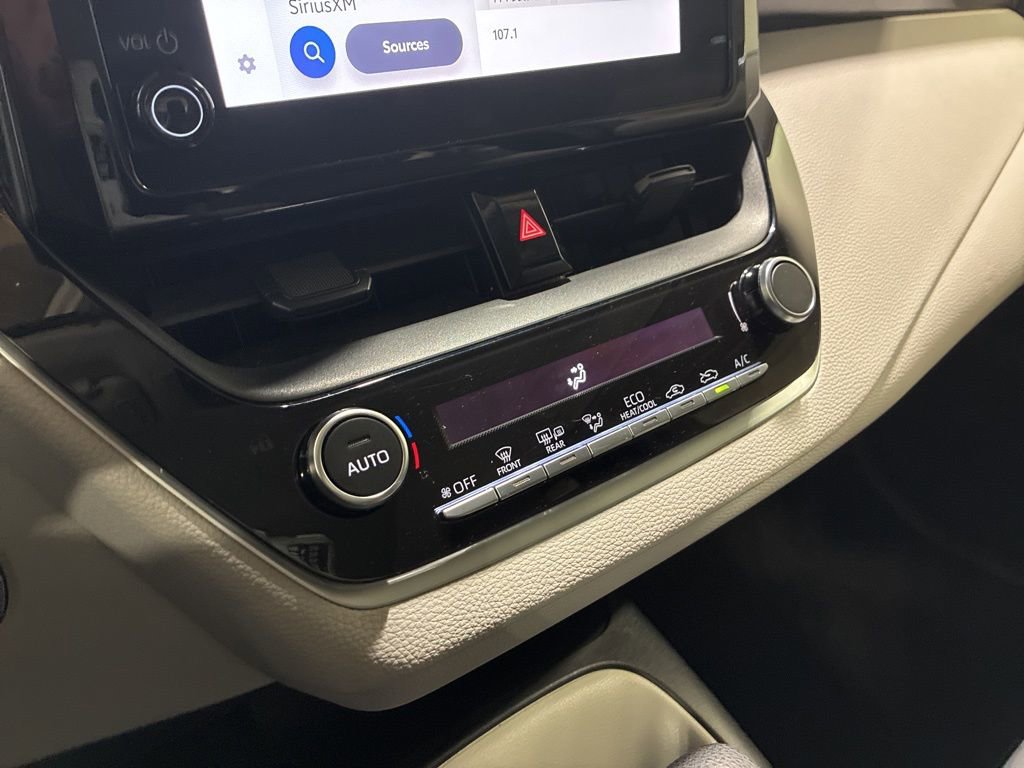 Used 2024 Toyota Corolla LE w/ LE Convenience Package image 21