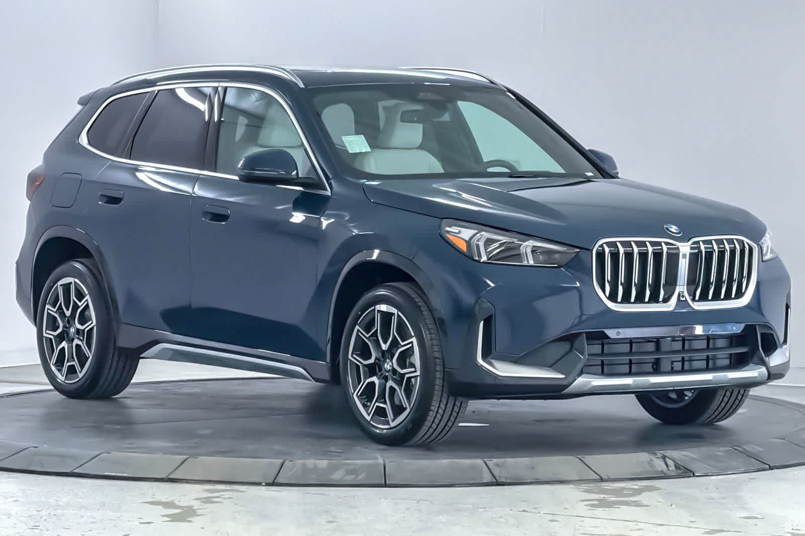 New 2026 BMW X1 xDrive28i w/ Technology Package AWD/4WD image 9