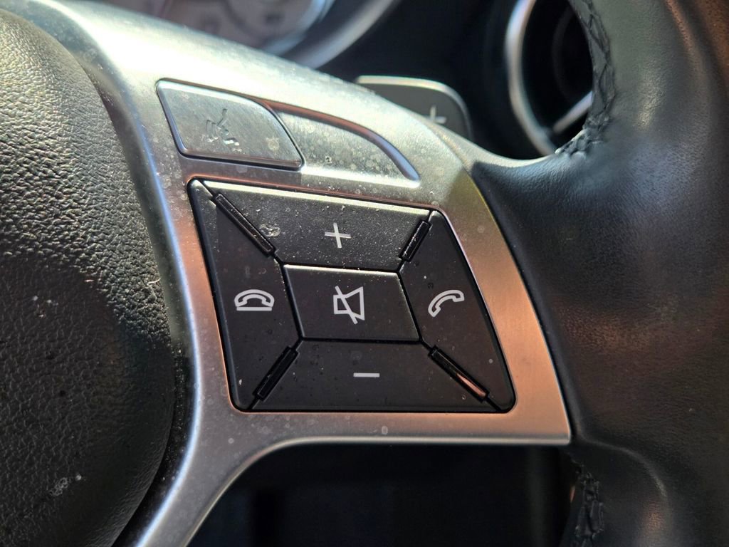 Used 2013 Mercedes-Benz SLK 350 image 20