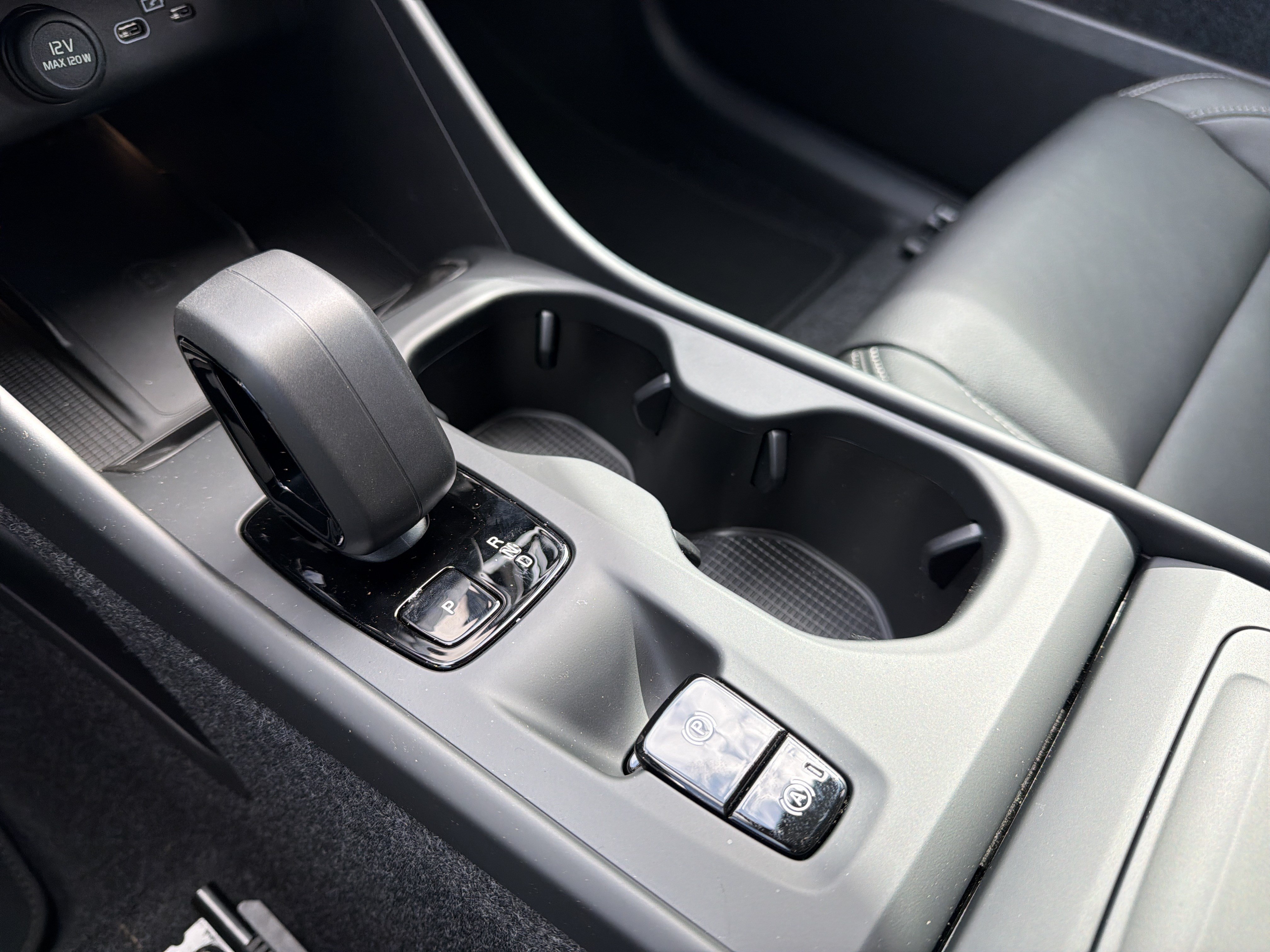 New 2026 Volvo XC40 B4 Core w/ Climate Package FWD image 29