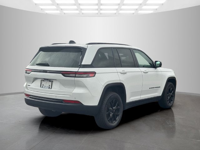 Certified 2025 Jeep Grand Cherokee Altitude AWD/4WD image 7