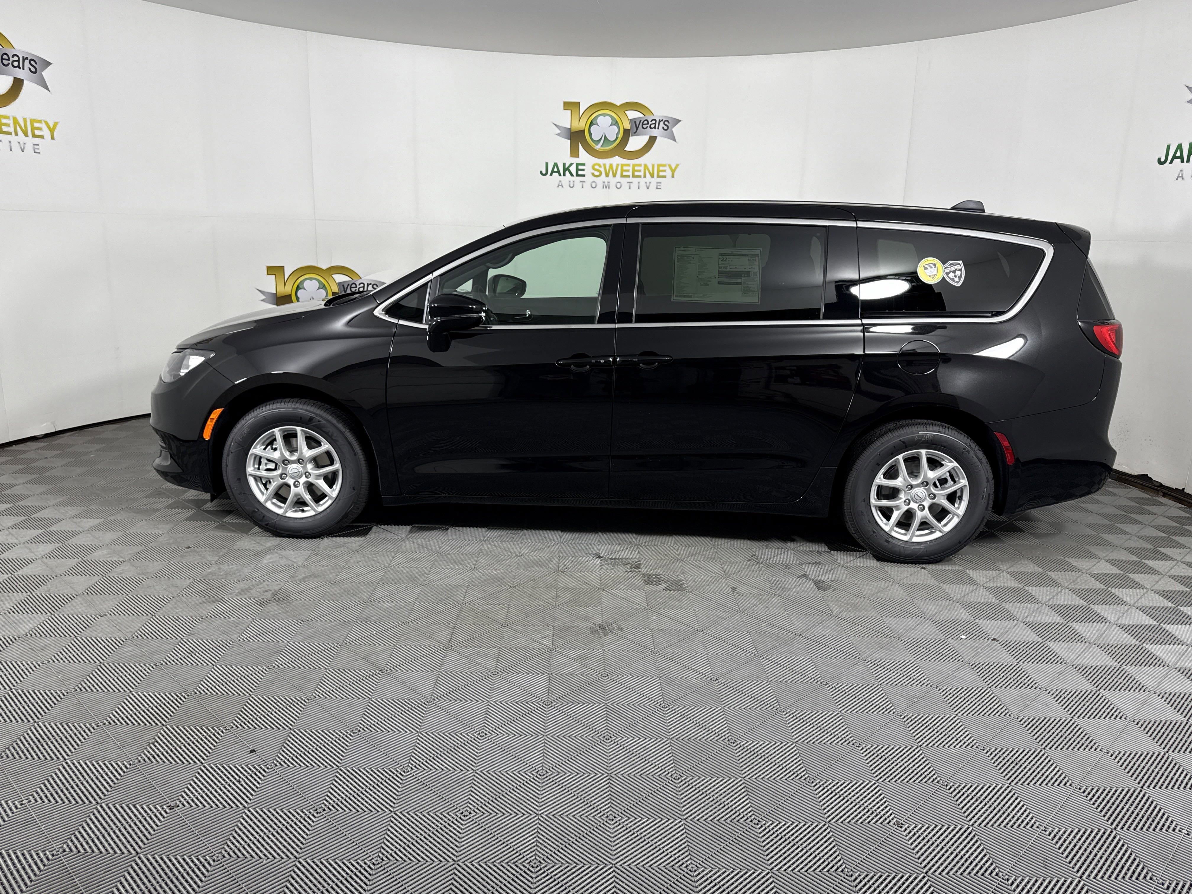 New 2026 Chrysler Voyager LX image 5