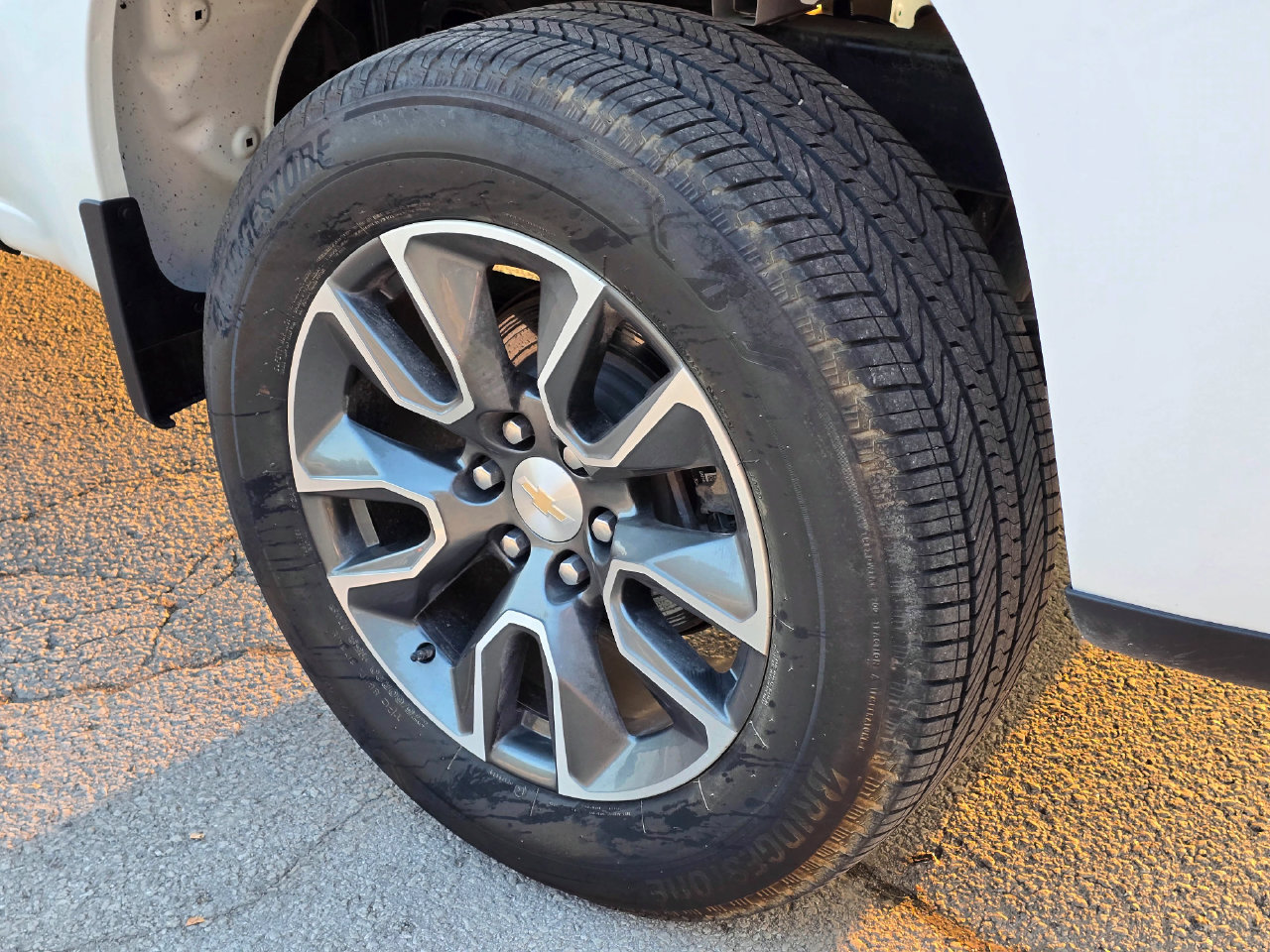 Certified 2024 Chevrolet Silverado 1500 LT AWD/4WD image 15
