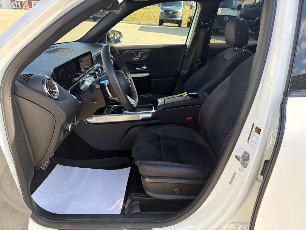 Used 2025 Mercedes-Benz GLB 250 GLB 250 image 9