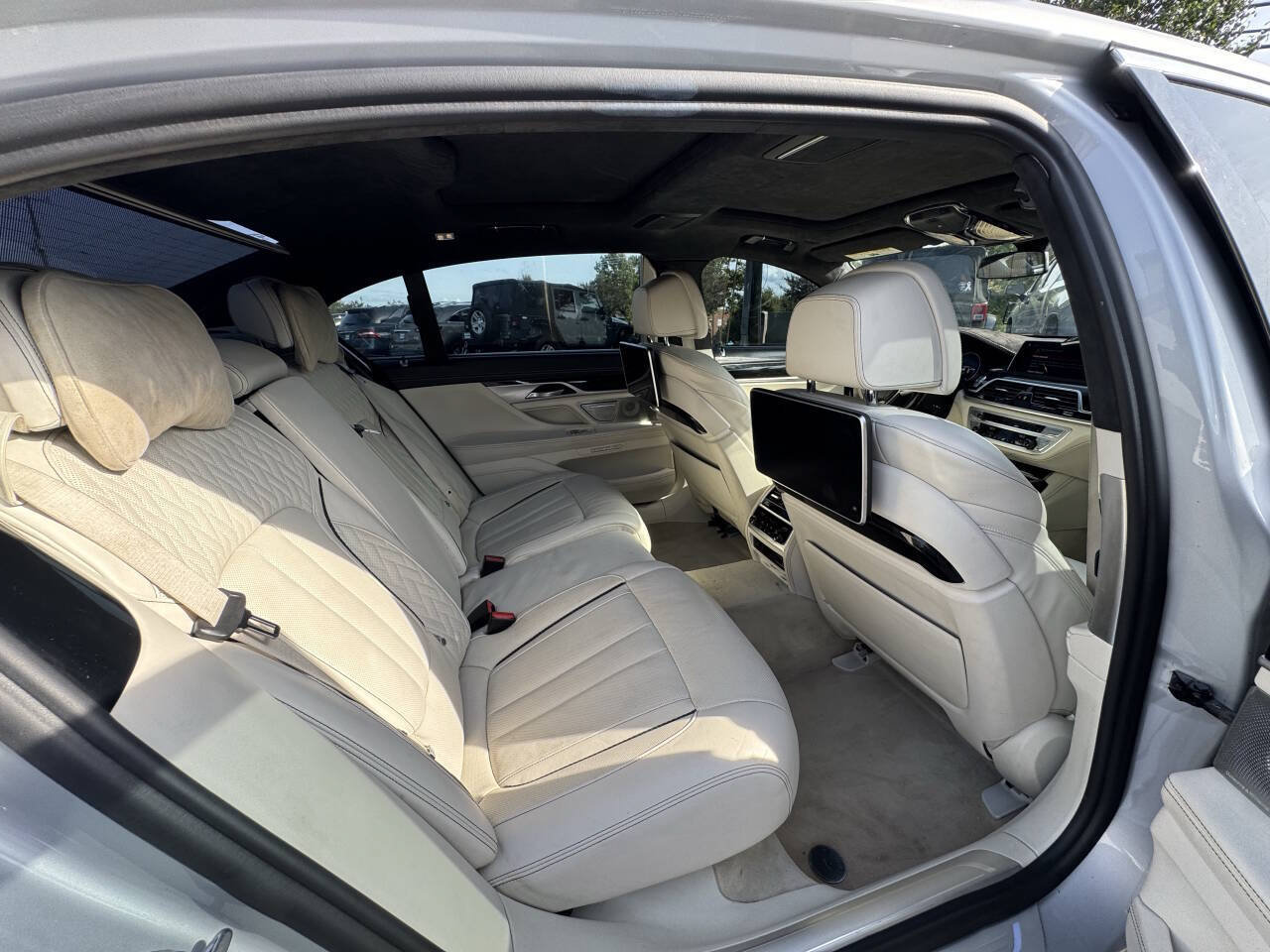 Used 2018 BMW 750i xDrive AWD/4WD image 8