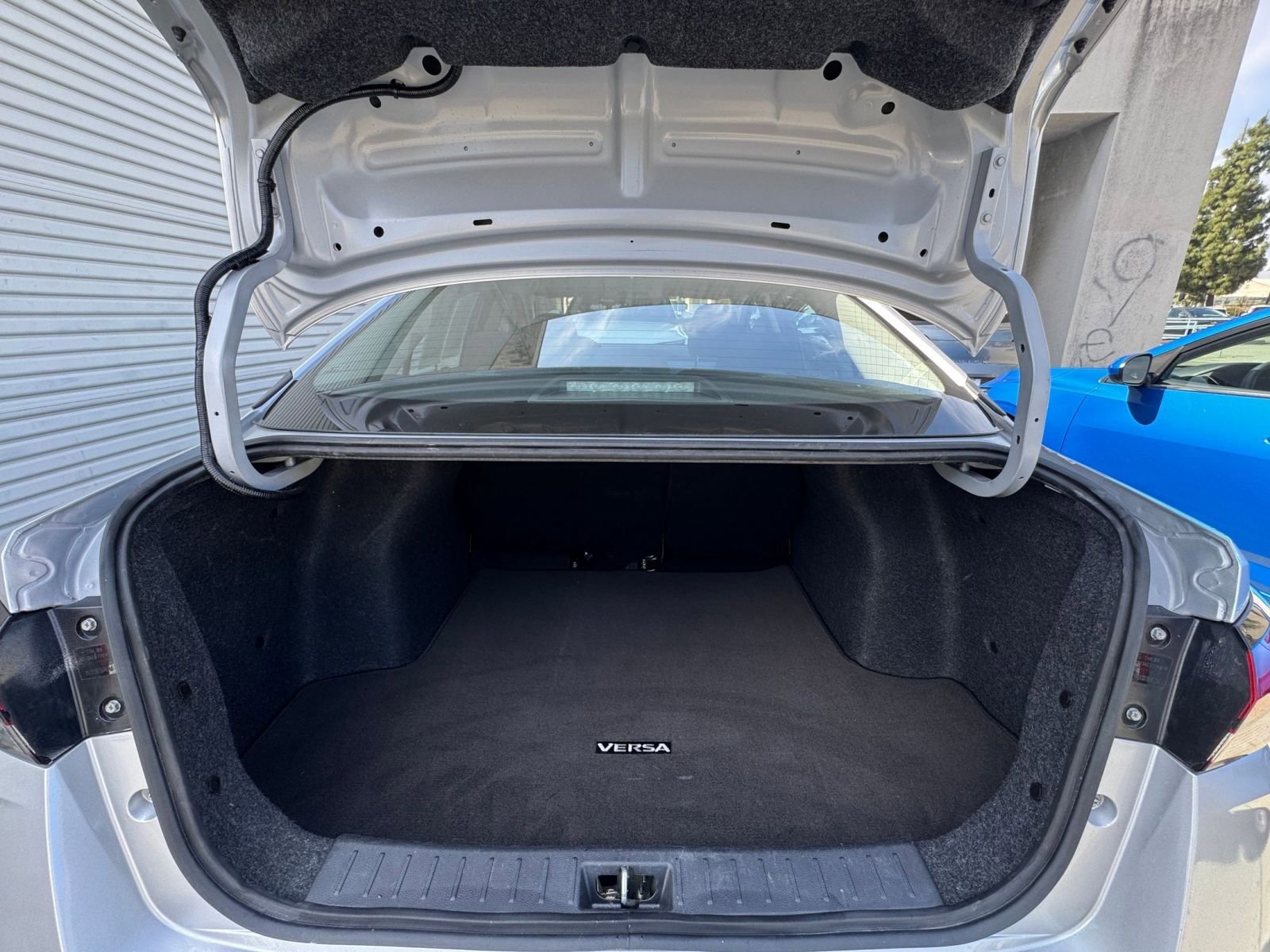 Used 2025 Nissan Versa SV FWD image 30