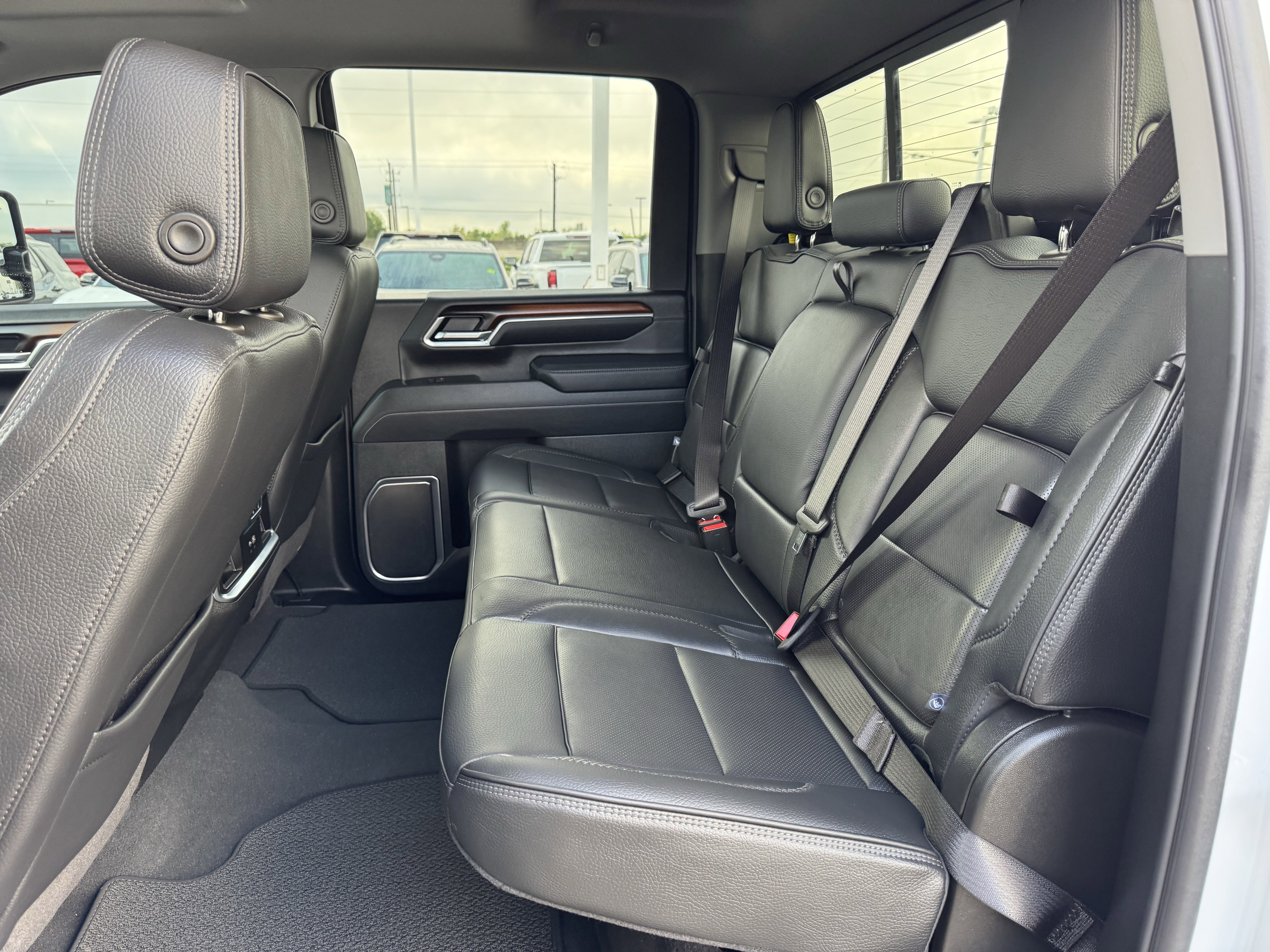 Used 2025 GMC Sierra 3500 Denali image 30