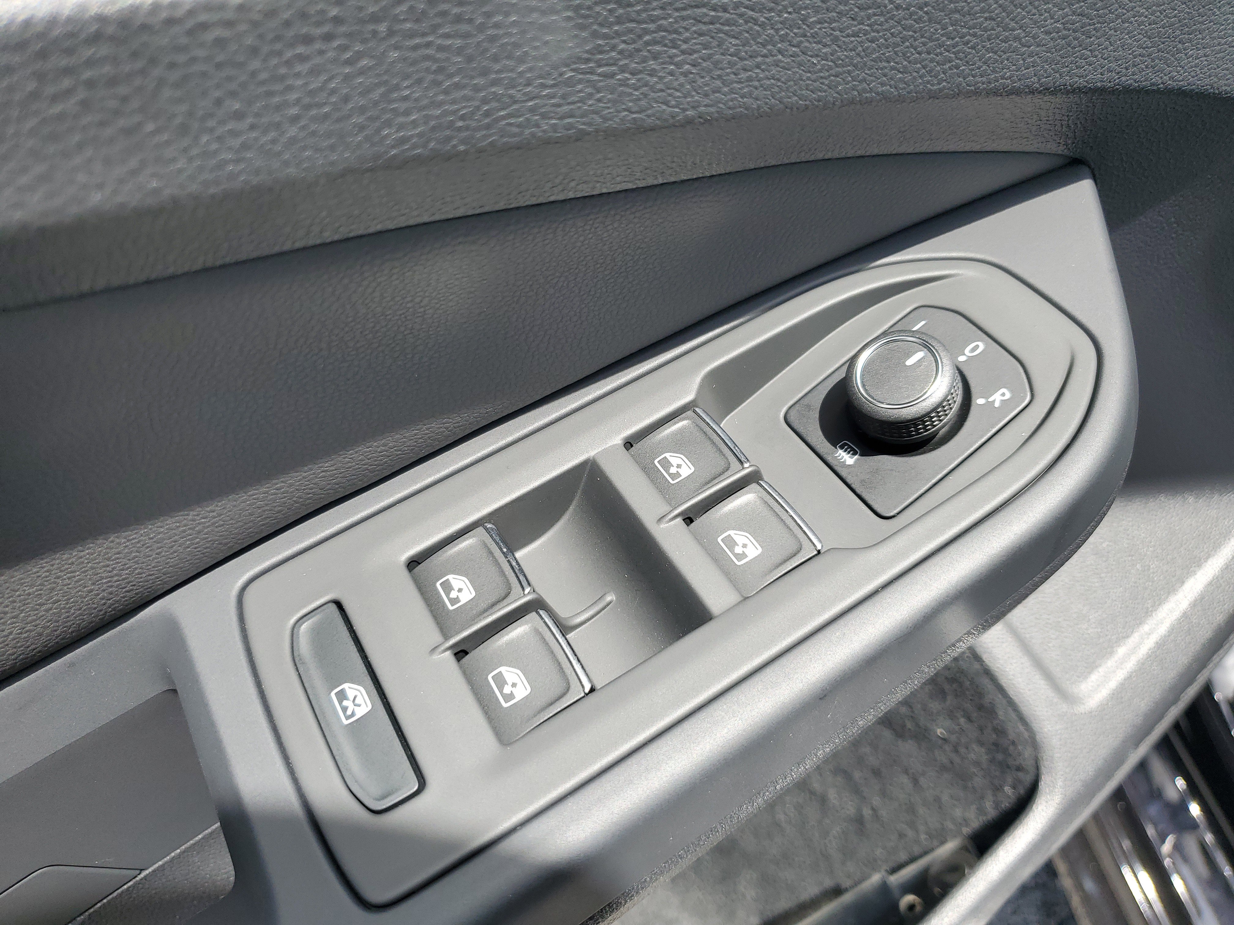 Used 2023 Volkswagen Golf R image 21