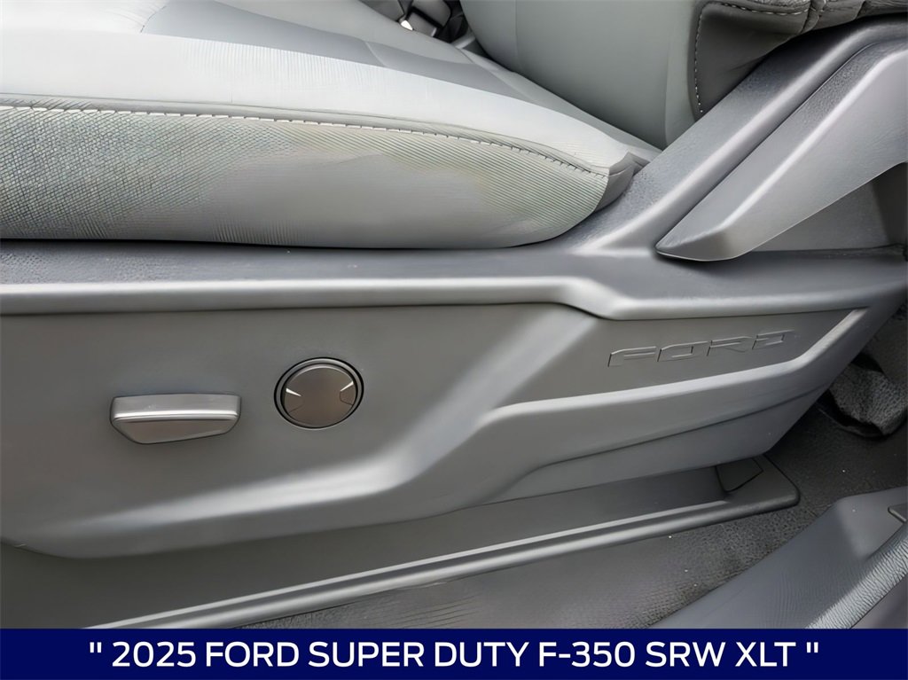New 2025 Ford F350 XLT w/ FX4 Off-Road Package image 15